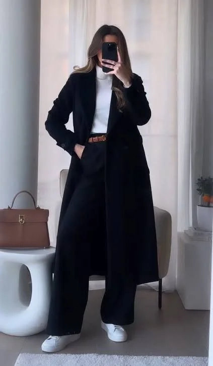 Fall Dressing Made Easy: 16 Fall Outfits for Women That Feel Effortlessly Stylish 3 Long Trench Coat With a Fitted Black Outfit