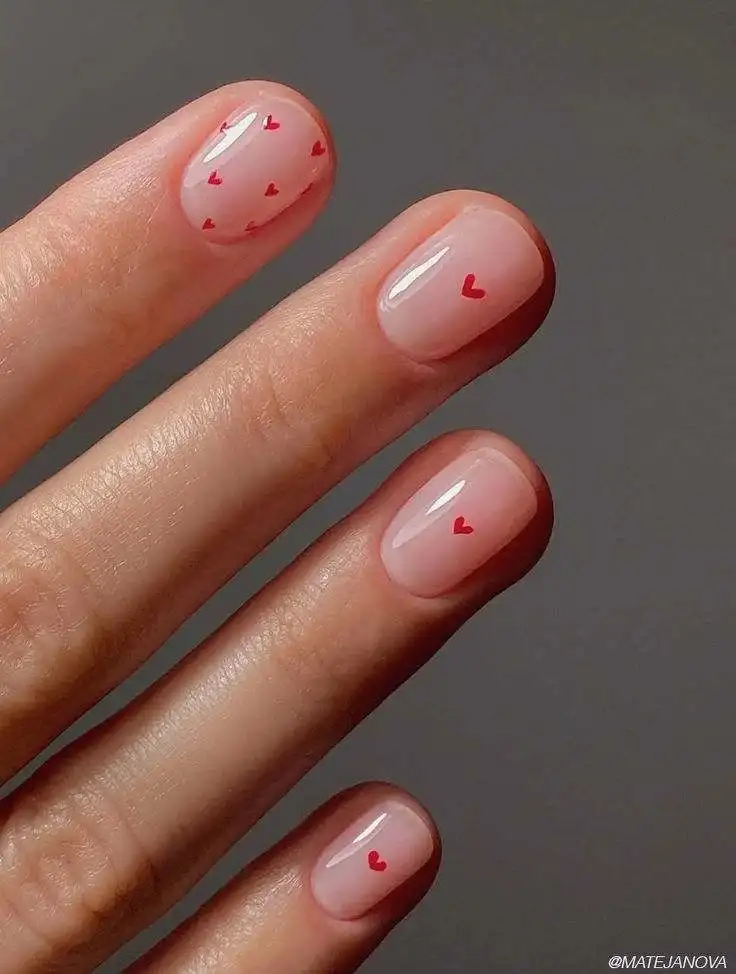 18 Really Short Nails Ideas That Prove Tiny Manicures Can Still Slay 13 Mini Heart Nail Design