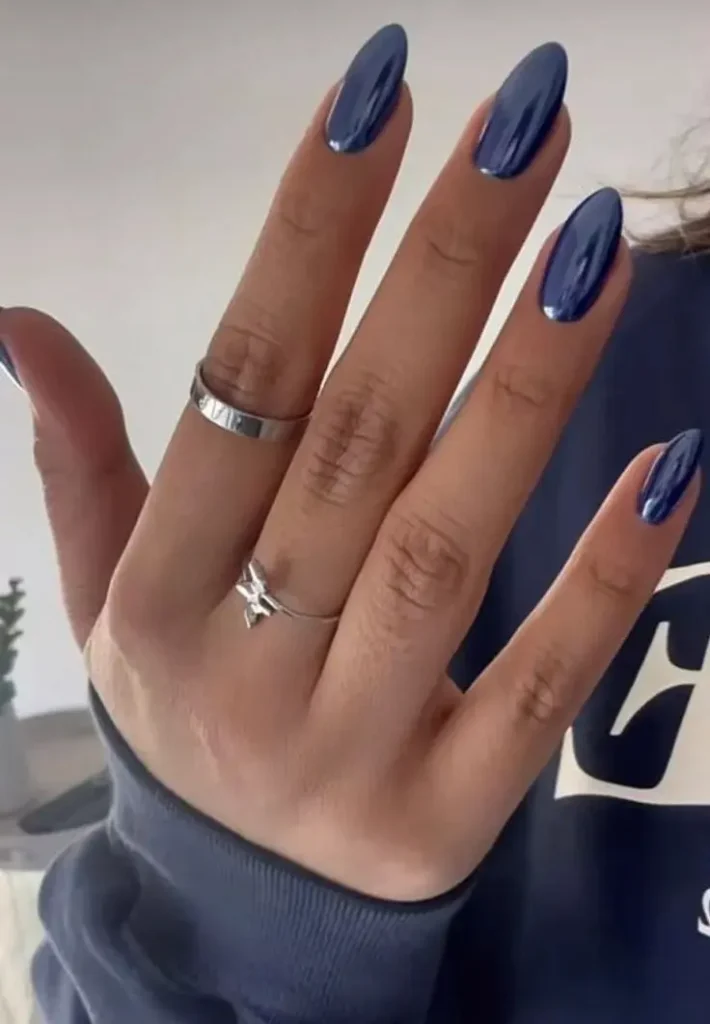 16 Blue Chrome Nails That Look Expensive, Cool, and Main Character Approved 4 Navy Blue Chrome Nails