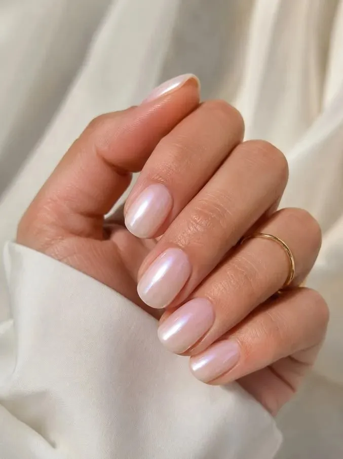 16 Simple Short Nails Ideas That Look Chic Without Trying Too Hard 17 Pearl Finish Short Nails