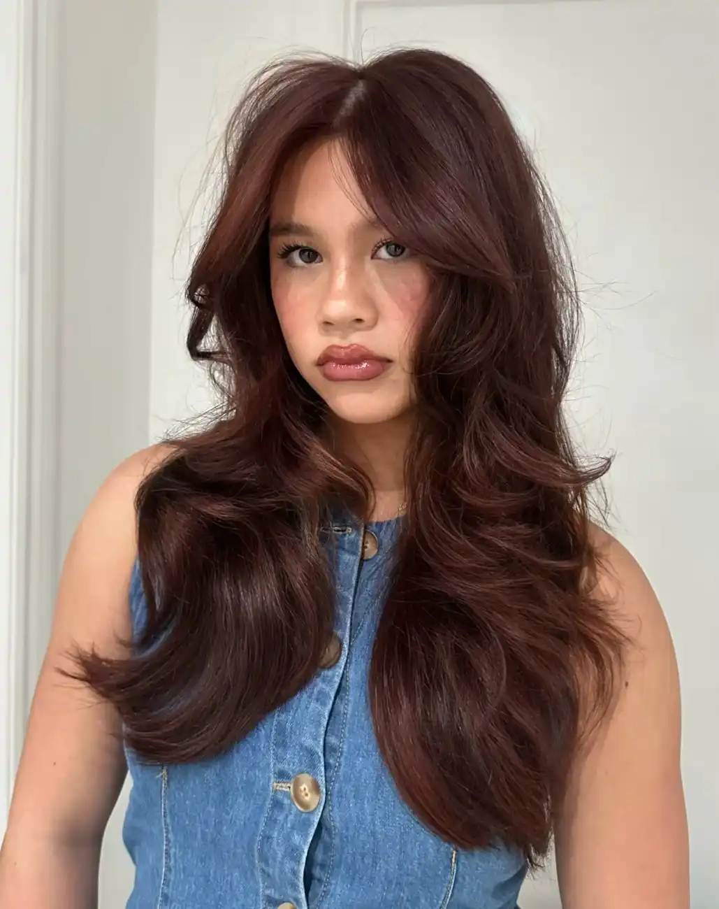15 Red Brown Hair Color Ideas That Look Expensive, Warm, and Seriously Stunning 11 15 Red Brown Hair Color Ideas That Look Expensive, Warm, and Seriously Stunning