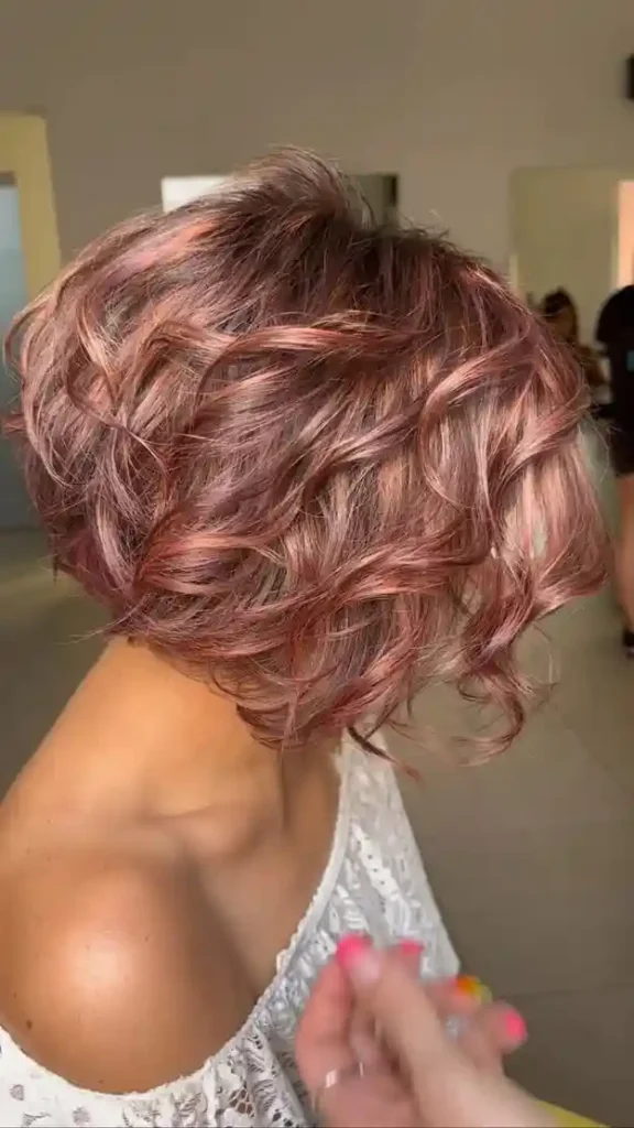 18 Short Hair Highlights That Make Your Cut Look Instantly More Expensive 11 Rose Gold Highlights on a Short Wavy Bob
