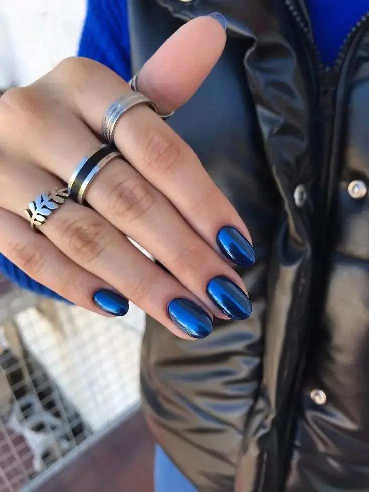 16 Blue Chrome Nails That Look Expensive, Cool, and Main Character Approved 10 Short Blue Chrome Nails
