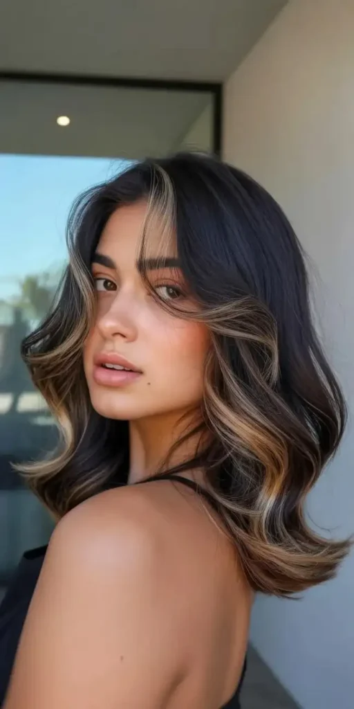 18 Short Dark Hair Ideas That Look Expensive, Chic, and Way Too Easy to Pull Off 14 Short Dark Hair With Face Framing Highlights