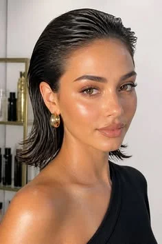 18 Short Dark Hair Ideas That Look Expensive, Chic, and Way Too Easy to Pull Off 19 Short Dark Hair With Wet Look Styling