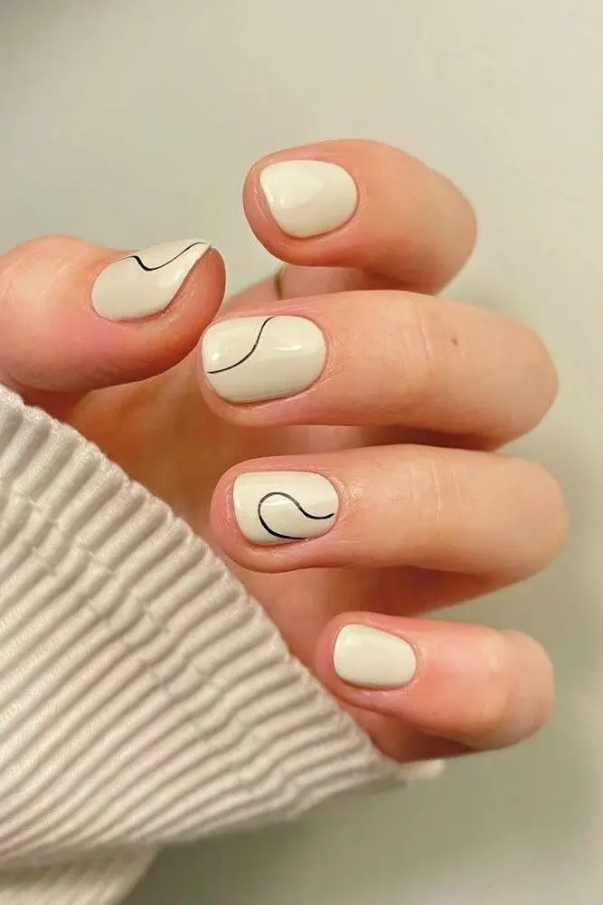 16 Simple Short Nails Ideas That Look Chic Without Trying Too Hard 11 Short Nails with Minimal Lines