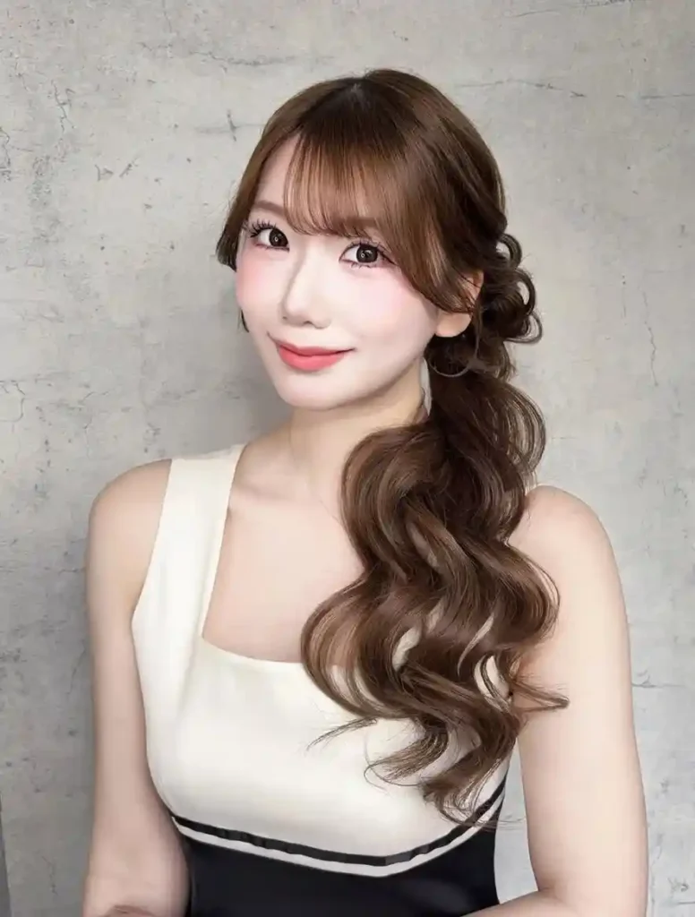 13 Ponytail Hairstyles That Instantly Upgrade Your Look (Yes, Even Your “Lazy Hair Day”) 10 Side Ponytail