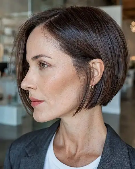 18 Short Hair With Layers Ideas That Instantly Make You Look Cooler (Yes, Really) 19 Sleek Layered Micro Bob