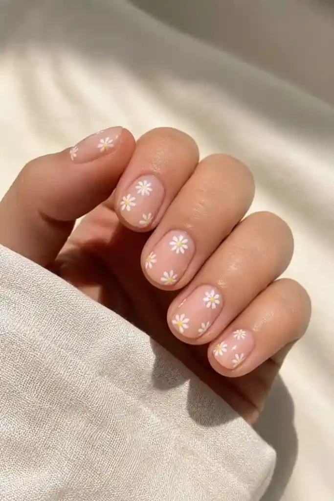 18 Really Short Nails Ideas That Prove Tiny Manicures Can Still Slay 17 Tiny Floral Nails