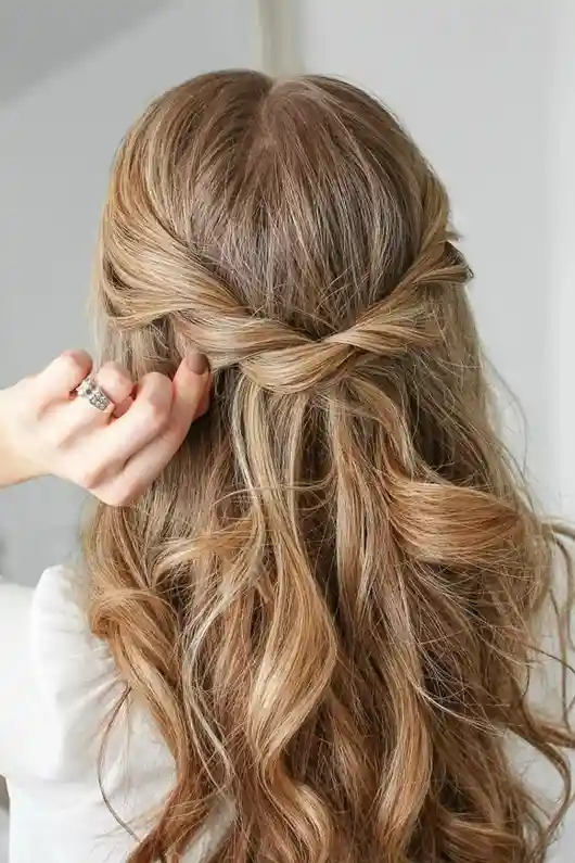 15 Short Hair Updo Ideas That Look Expensive, Effortless, and Ready in Minutes 12 Twisted Half Up Pins