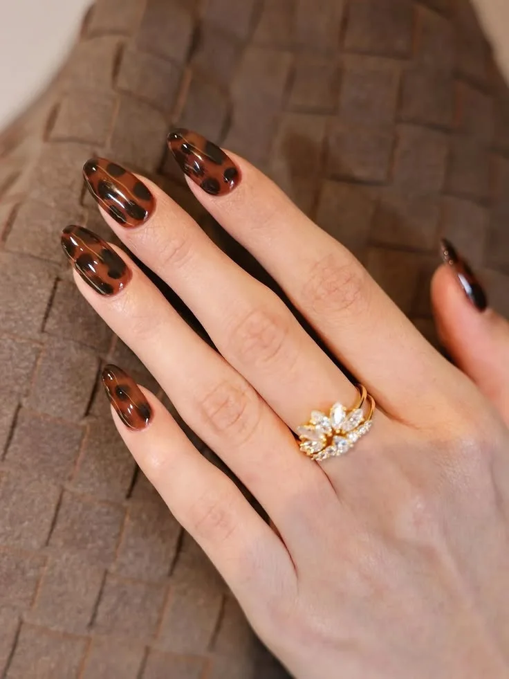 15 Brown Fall Nails Ideas That Create The Perfect Cozy Autumn Manicure 6 Brown Tortoiseshell Nails