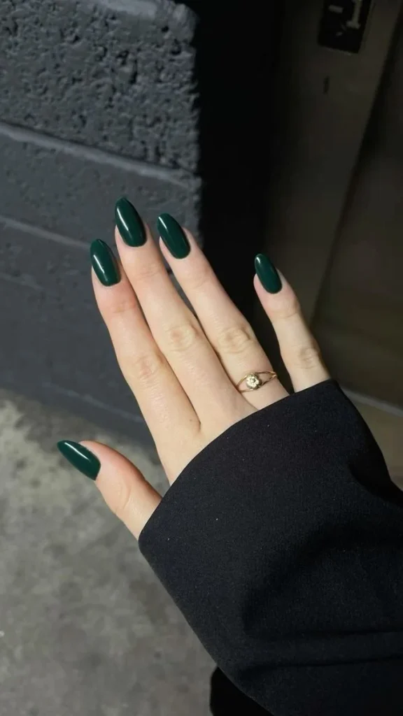 15 Fall Green Nails Ideas That Bring A Fresh Earthy Touch To Your Autumn Style 2 Deep Forest Green Nails