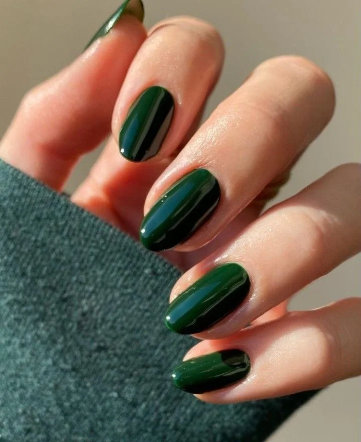 15 Fall Green Nails Ideas That Bring A Fresh Earthy Touch To Your Autumn Style 1 Olive Green Glossy Fall Nails