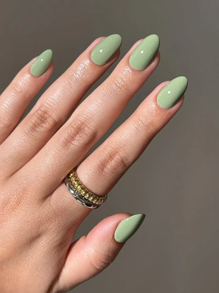 15 Fall Green Nails Ideas That Bring A Fresh Earthy Touch To Your Autumn Style 3 Sage Green Fall Nails