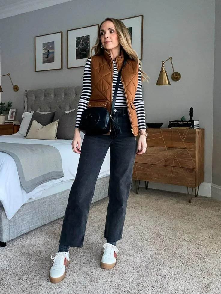 17 Simple Fall Outfits That Make Everyday Dressing Easy and Stylish 15 Striped Shirt With a Layered Jacket