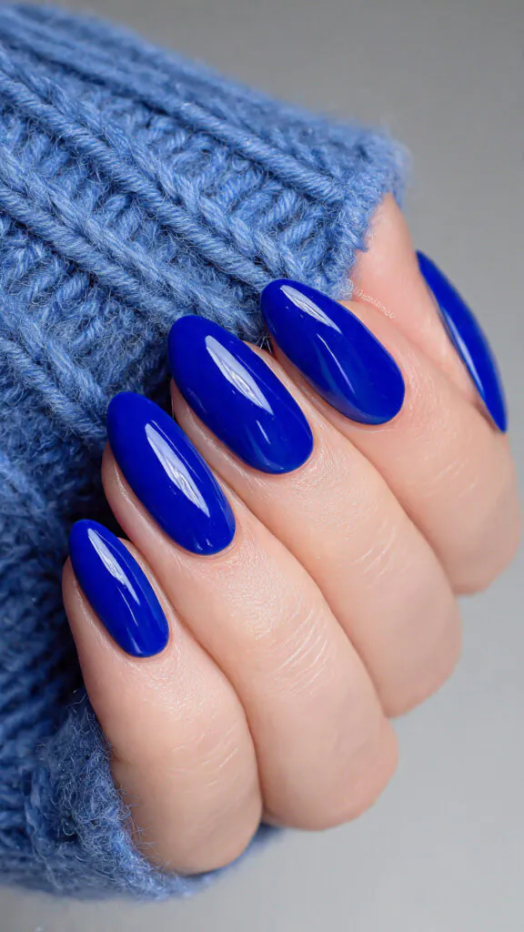 15 Royal Blue Nails That Instantly Elevate Your Style (And Yes, You Can Totally Wear Them Tomorrow) 18 Royal Blue Nails