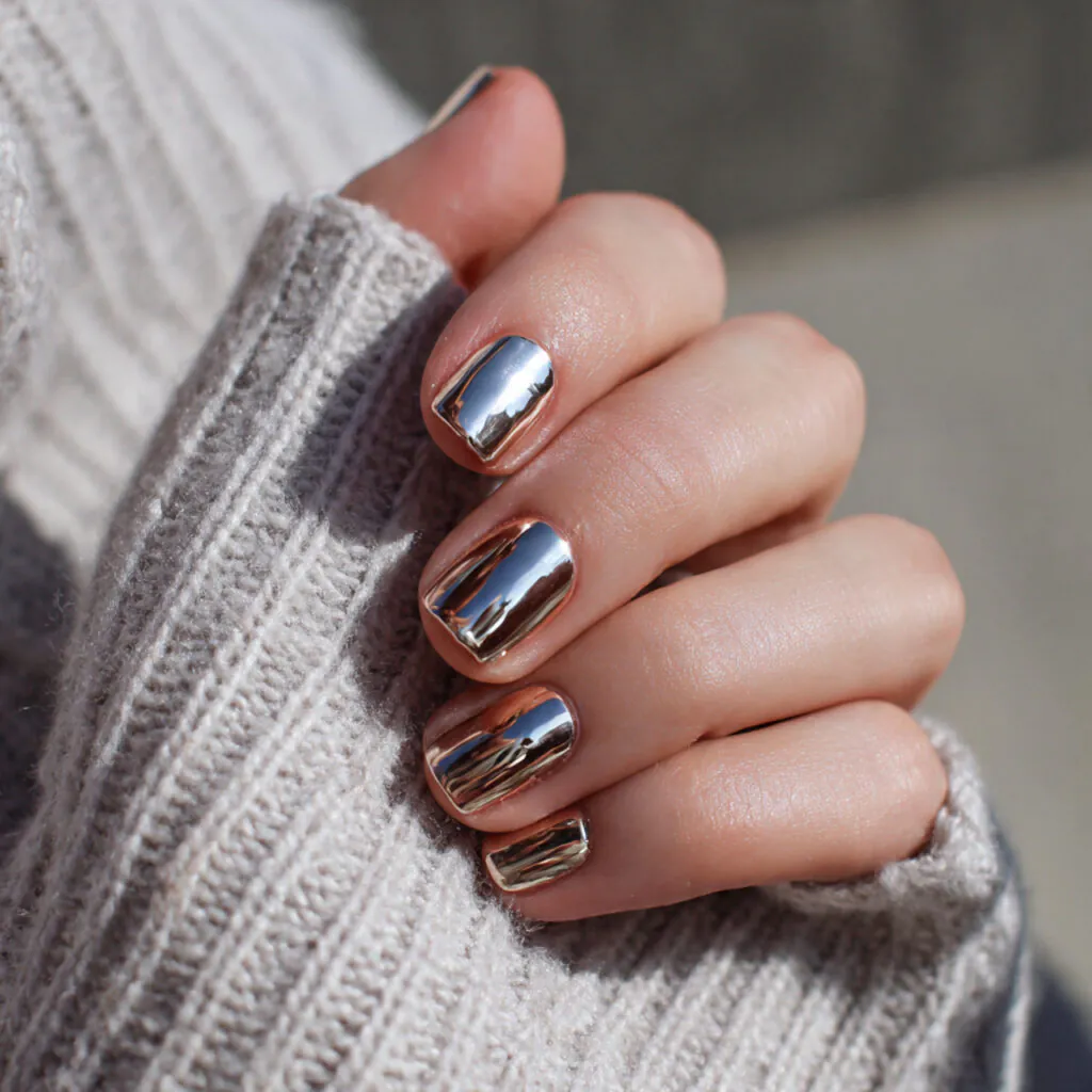 14 Short Nails Design Ideas That Make Your Hands Look Instantly Chic (Yes, Even If You’re a Minimalist) 10 short chrome nails 1