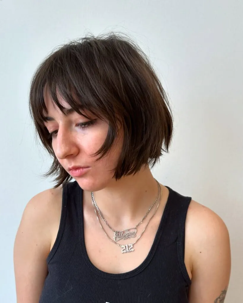 18 Short Haircuts for Round Faces Ideas That Instantly Slim, Lift, and Serve Main Character Energy 14 Razor Cut Bob