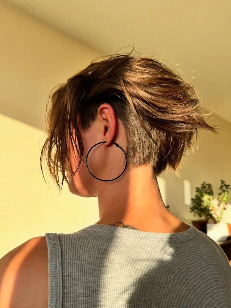 18 Short Haircuts for Round Faces Ideas That Instantly Slim, Lift, and Serve Main Character Energy 16 Soft Undercut Bob